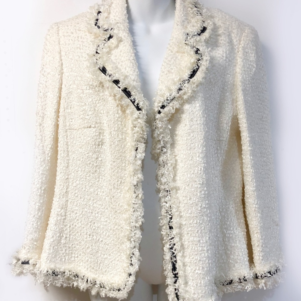 🆕 Escada Cream Blazer and Skirt Suit